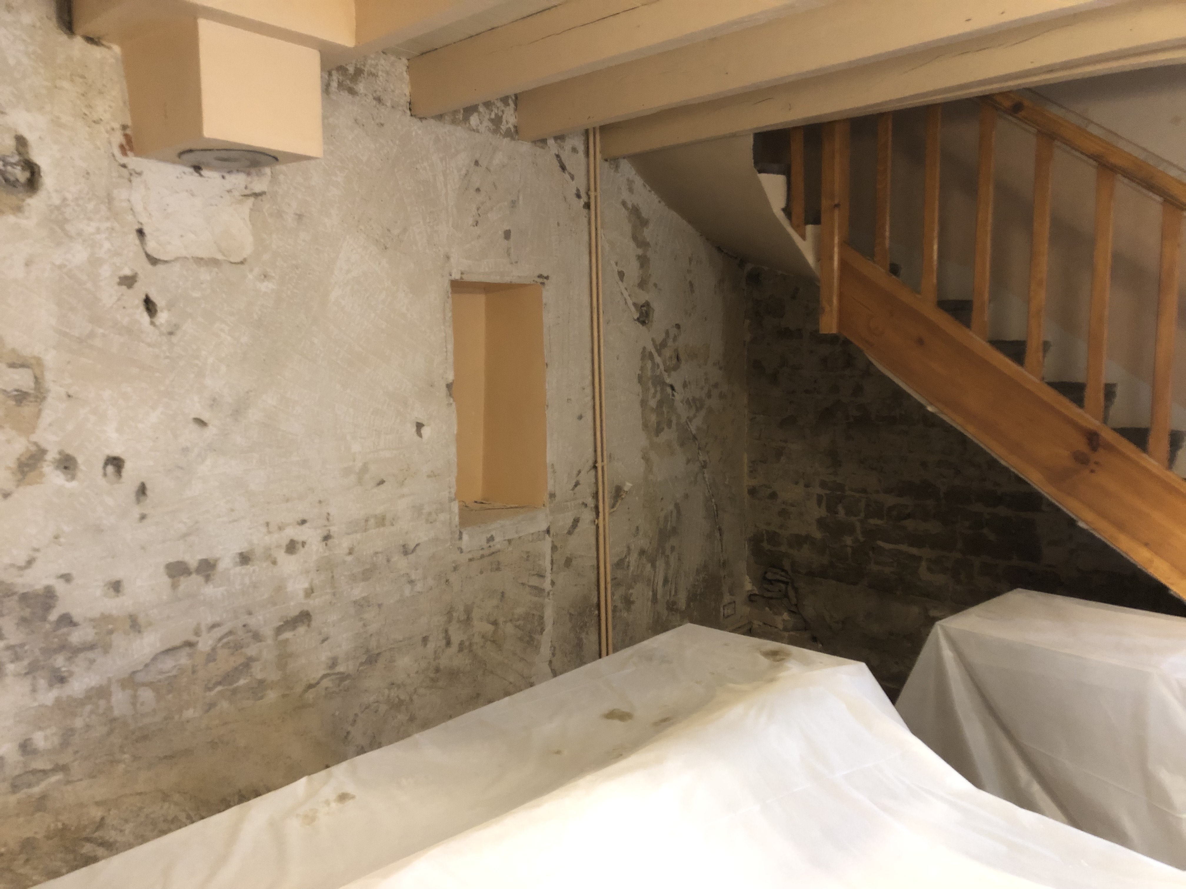 Entreprise artisanale basée à Randan (63), nous accompagnons particuliers et professionnels dans leurs projets de maçonnerie, piscines et aménagements extérieurs. Intervention à Randan, Clermont-Ferrand, Montluçon et alentours.