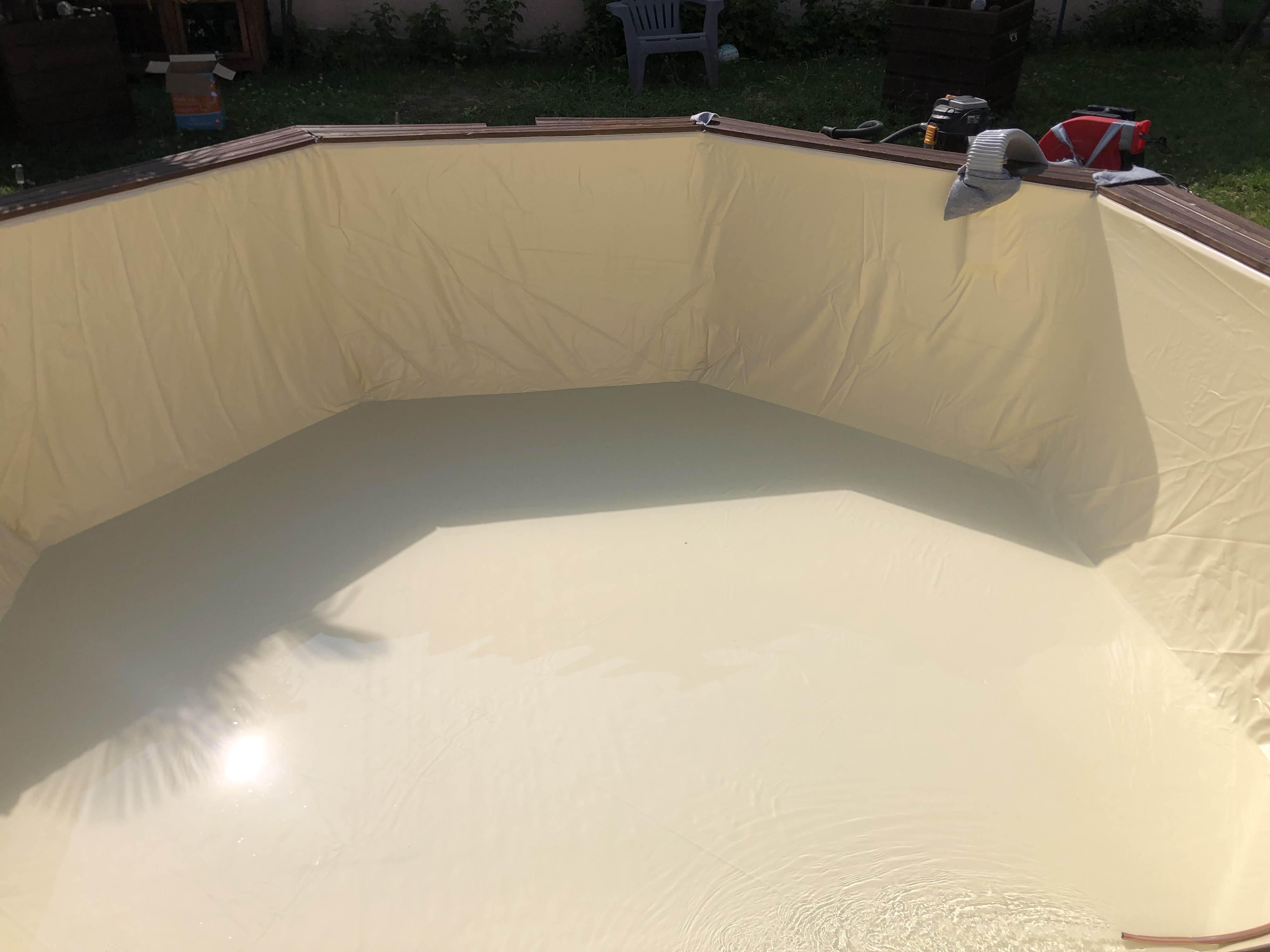 Entreprise artisanale basée à Randan (63), nous accompagnons particuliers et professionnels dans leurs projets de maçonnerie, piscines et aménagements extérieurs. Intervention à Randan, Clermont-Ferrand, Montluçon et alentours.